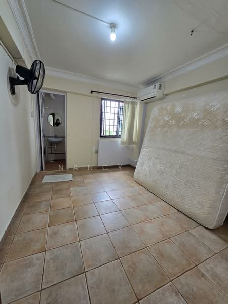 110 Jurong East Street 13, 110 Jurong East Street 13, 2 Bedrooms, 688 sqft, HDB Flat For Rent, by Nancy Ng, 500093333 - Bathroom - PropertyGuru.com.sg