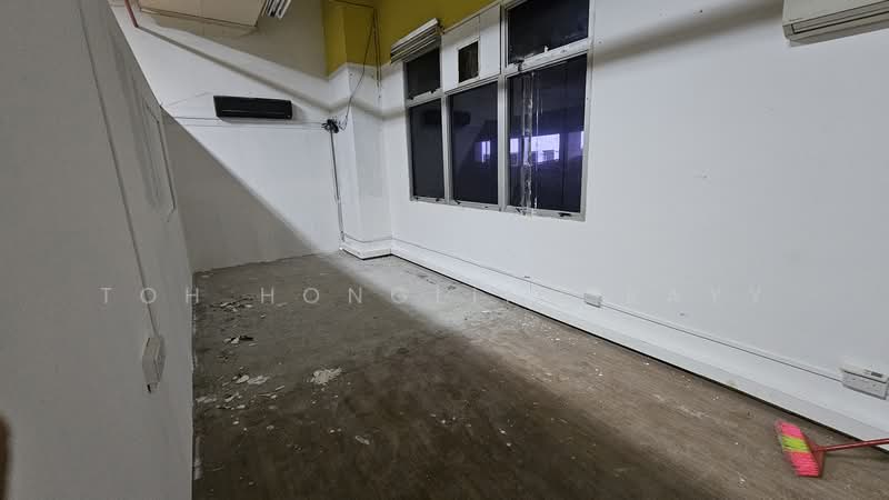 Ubi showrooms l Office I Warehouse I Light industrial, , 2,000 sqft, Factory / Workshop (B2) For Rent, by Toh HongLing Rayy, 500093346 - Interior - CommercialGuru.com.sg