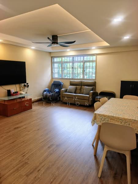 221A Jurong East Street 21, 221A Jurong East Street 21, 3 Bedrooms, 980 sqft, HDB Flat For Rent, by William Sim Chen Hong 沈宸鋐, 500093352 - Living Room - PropertyGuru.com.sg