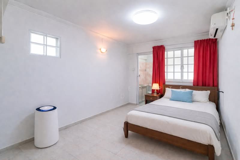 250 Hougang Avenue 3 HDB Flat For Sale at S$ 550,000 | PropertyGuru Singapore - Bedroom