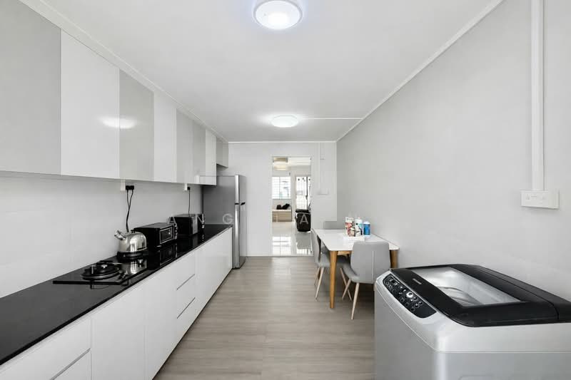 709 Yishun Avenue 5 HDB Flat For Sale at S$ 435,000 | PropertyGuru Singapore - Kitchen