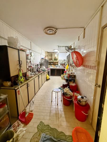 110 Gangsa Road, 110 Gangsa Road, 3 Bedrooms, 1,500 sqft, HDB Flat For Sale, by Xavier Luah, 500093364 - Long Rectangular Kitchen - PropertyGuru.com.sg