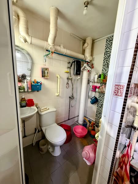 110 Gangsa Road, 110 Gangsa Road, 3 Bedrooms, 1,500 sqft, HDB Flat For Sale, by Xavier Luah, 500093364 - Common Bathroom - PropertyGuru.com.sg