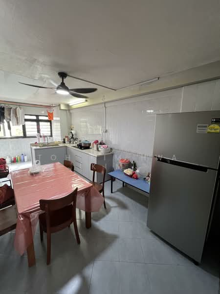 305 Clementi Avenue 4 HDB Flat For Sale at S$ 618,000 | PropertyGuru Singapore - Kitchen