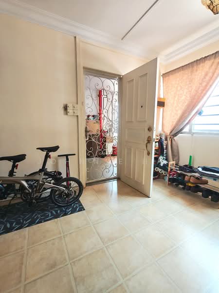 236 Hougang Avenue 1 HDB Flat For Sale at S$ 699,000 | PropertyGuru Singapore - Entrance