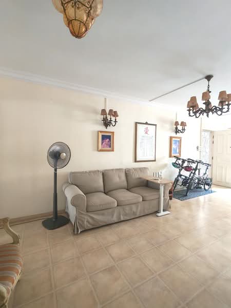 236 Hougang Avenue 1 HDB Flat For Sale at S$ 699,000 | PropertyGuru Singapore - Living Room