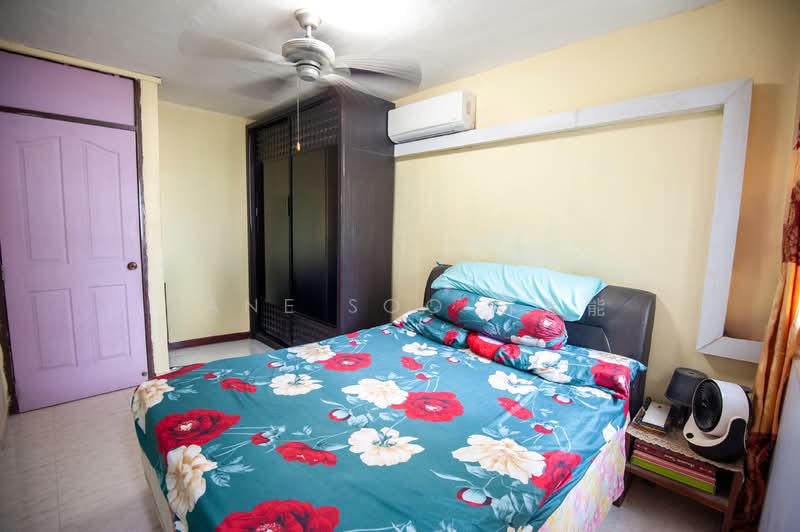 678 Hougang Avenue 8 HDB Flat For Sale at S$ 460,000 | PropertyGuru Singapore - Bedroom