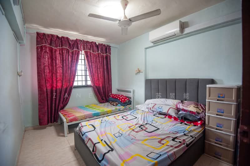 678 Hougang Avenue 8 HDB Flat For Sale at S$ 460,000 | PropertyGuru Singapore - Bedroom