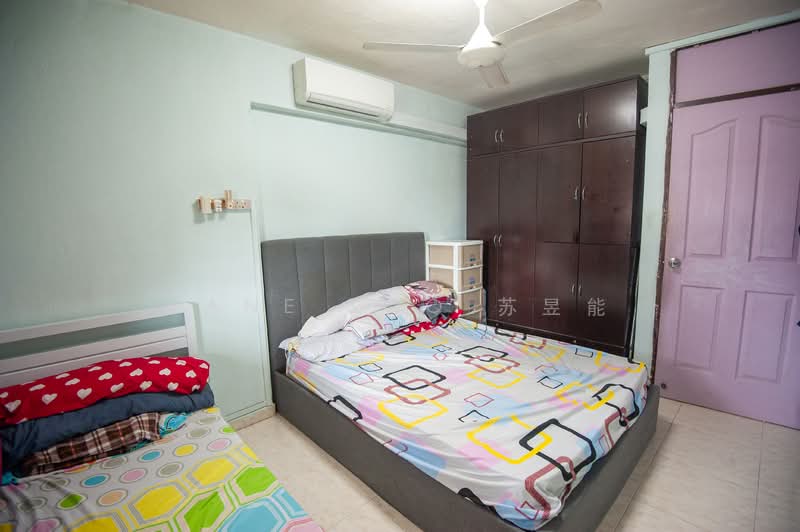 678 Hougang Avenue 8 HDB Flat For Sale at S$ 460,000 | PropertyGuru Singapore - Bedroom