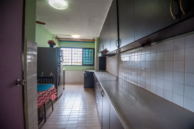 678 Hougang Avenue 8 HDB Flat For Sale at S$ 460,000 | PropertyGuru Singapore - Kitchen