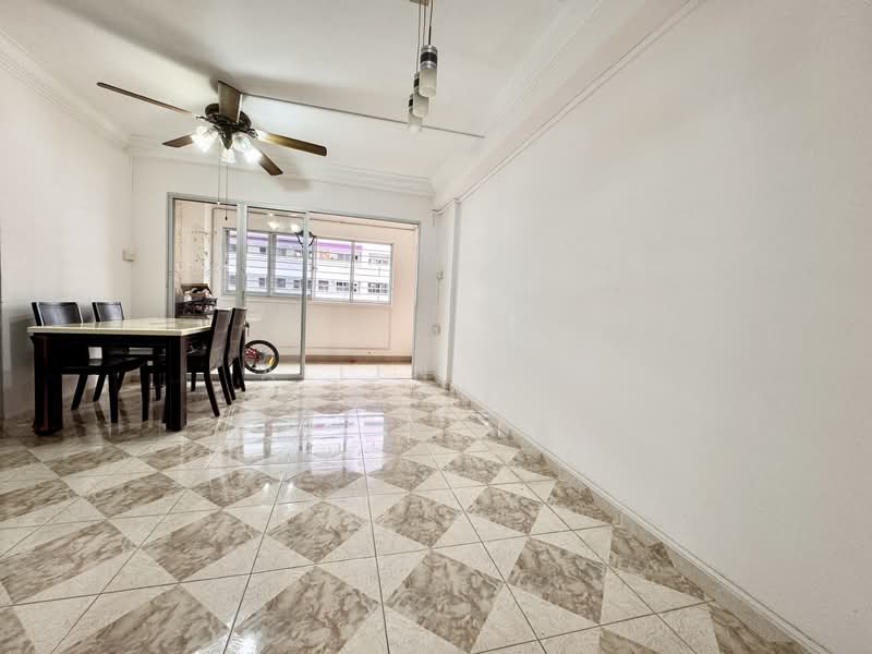No extension 10mins walk to MRT 5rm Flat with 4 Bedrooms in District 19 Hougang, , 4 Bedrooms, 1,303 sqft, HDB Flat For Sale, by Allen Wee, 500093400 - Dining Room - PropertyGuru.com.sg