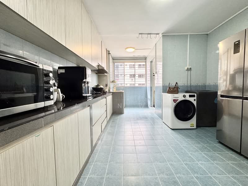 No extension 10mins walk to MRT 5rm Flat with 4 Bedrooms in District 19 Hougang, , 4 Bedrooms, 1,303 sqft, HDB Flat For Sale, by Allen Wee, 500093400 - Kitchen - PropertyGuru.com.sg