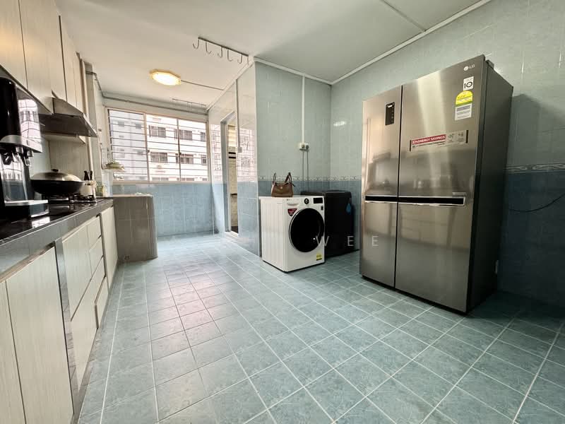 No extension 10mins walk to MRT 5rm Flat with 4 Bedrooms in District 19 Hougang, , 4 Bedrooms, 1,303 sqft, HDB Flat For Sale, by Allen Wee, 500093400 - Kitchen - PropertyGuru.com.sg
