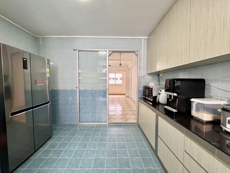 No extension 10mins walk to MRT 5rm Flat with 4 Bedrooms in District 19 Hougang, , 4 Bedrooms, 1,303 sqft, HDB Flat For Sale, by Allen Wee, 500093400 - Kitchen - PropertyGuru.com.sg
