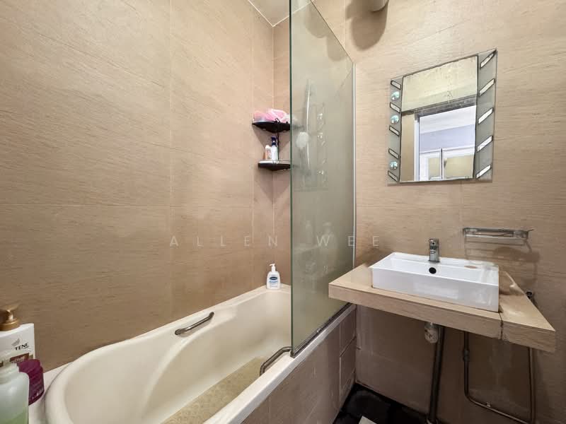 No extension 10mins walk to MRT 5rm Flat with 4 Bedrooms in District 19 Hougang, , 4 Bedrooms, 1,303 sqft, HDB Flat For Sale, by Allen Wee, 500093400 - Bathroom - PropertyGuru.com.sg