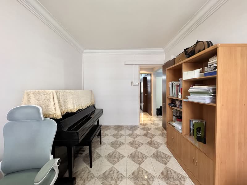 No extension 10mins walk to MRT 5rm Flat with 4 Bedrooms in District 19 Hougang, , 4 Bedrooms, 1,303 sqft, HDB Flat For Sale, by Allen Wee, 500093400 - Interior - PropertyGuru.com.sg