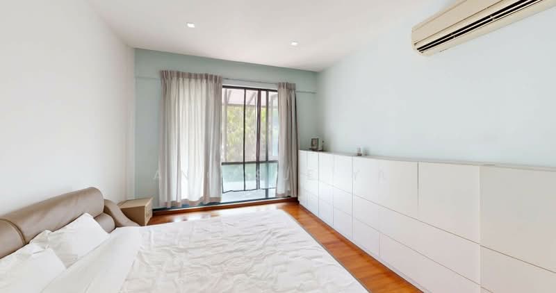 2.5 Sty Freehold Terrace <S$2,400psf, 4 Mins Walk to Bus Stop, Seletar Hills Estate Terraced House For Sale at S$ 5,150,000 | PropertyGuru Singapore - Bedroom