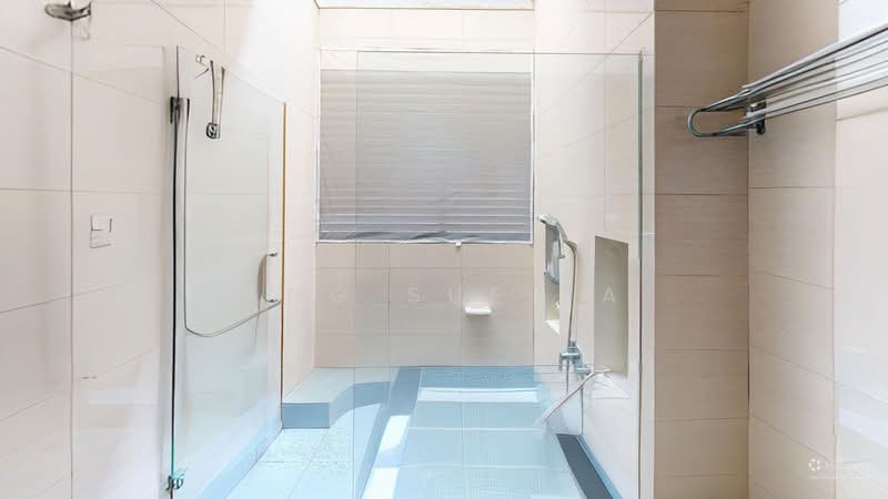 2.5 Sty Freehold Terrace <S$2,400psf, 4 Mins Walk to Bus Stop, Seletar Hills Estate Terraced House For Sale at S$ 5,150,000 | PropertyGuru Singapore - Bathroom