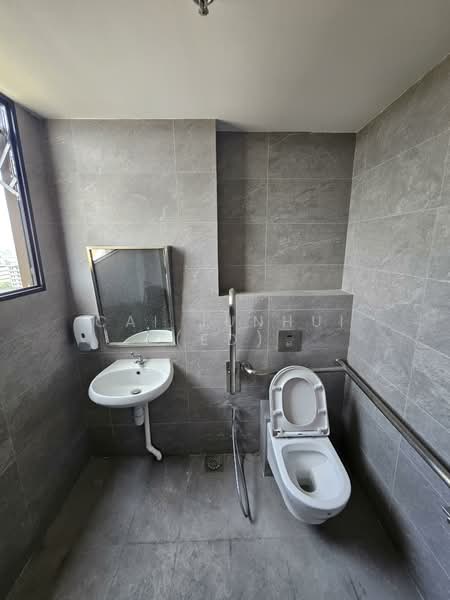 Stellar @ Tampines, 12 Tampines North Drive 4, Pasir Ris / Tampines, 1,215 sqft, Factory / Workshop (B2) For Rent, by Cai Junhui (Ed), 500093409 - Bathroom - CommercialGuru.com.sg