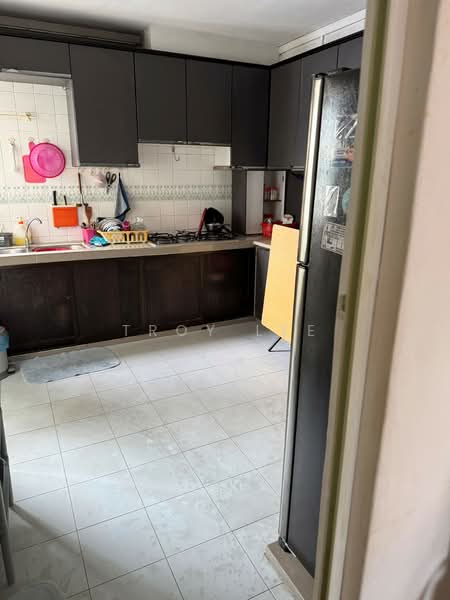 367 Woodlands Avenue 5 HDB Flat For Sale at S$ 838,000 | PropertyGuru Singapore - Kitchen