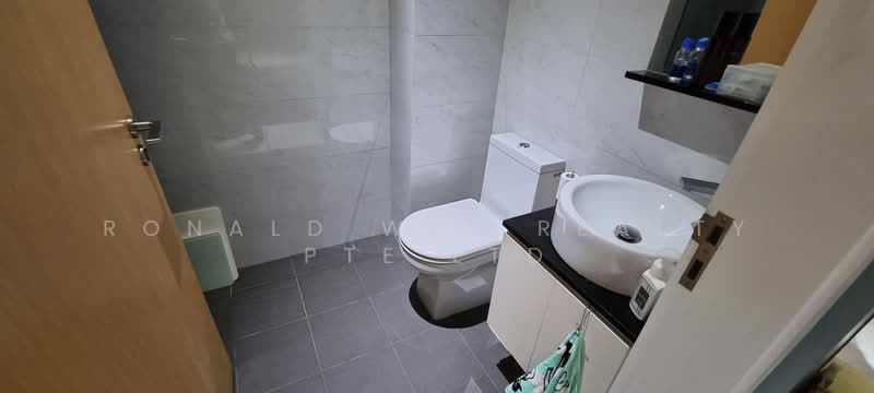 Loft@Holland Condominium For Sale at S$ 860,000 | PropertyGuru Singapore - Bathroom