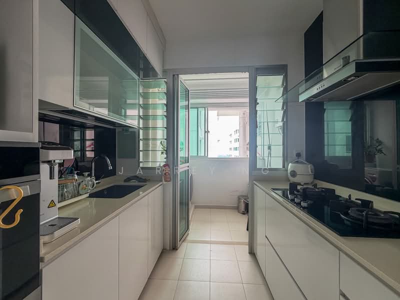 130A Lorong 1 Toa Payoh HDB Flat For Sale at S$ 880,000 | PropertyGuru Singapore - Kitchen