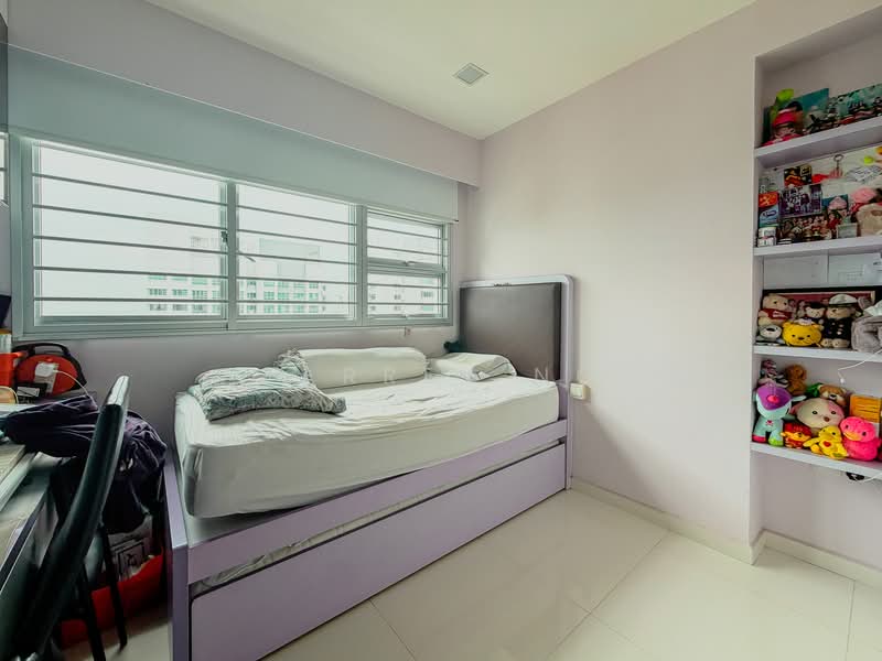 130A Lorong 1 Toa Payoh HDB Flat For Sale at S$ 880,000 | PropertyGuru Singapore - Bedroom