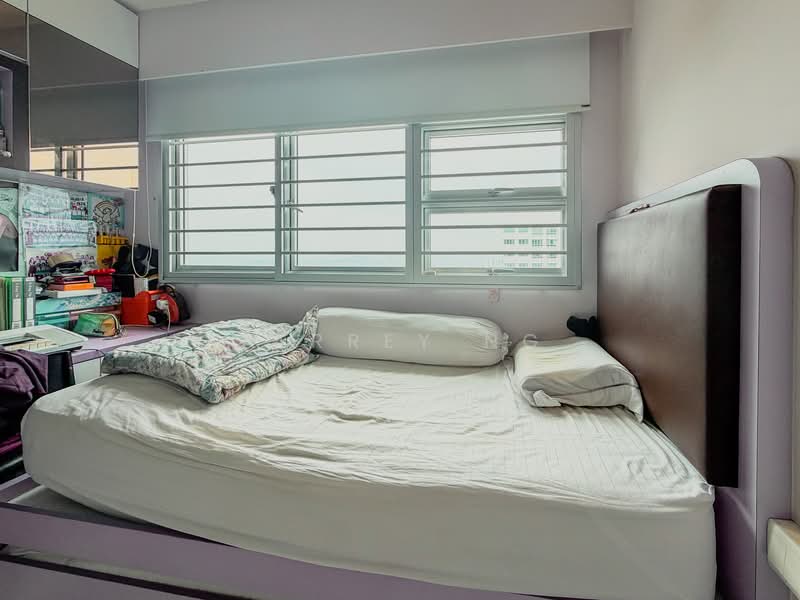 130A Lorong 1 Toa Payoh HDB Flat For Sale at S$ 880,000 | PropertyGuru Singapore - Bedroom