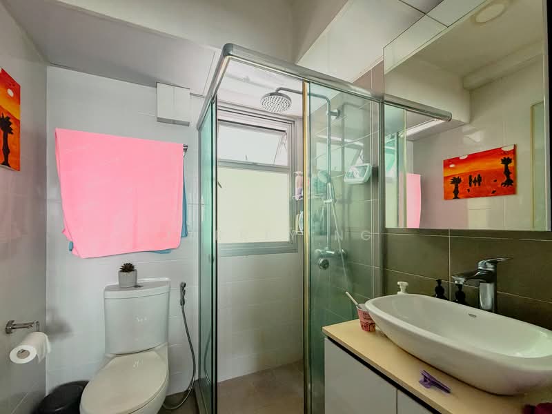 130A Lorong 1 Toa Payoh HDB Flat For Sale at S$ 880,000 | PropertyGuru Singapore - Bathroom