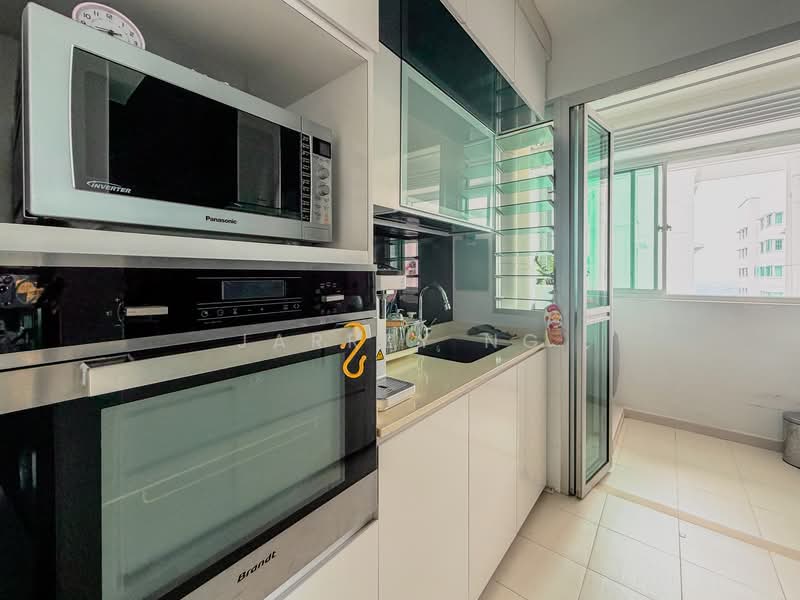 130A Lorong 1 Toa Payoh HDB Flat For Sale at S$ 880,000 | PropertyGuru Singapore - Kitchen