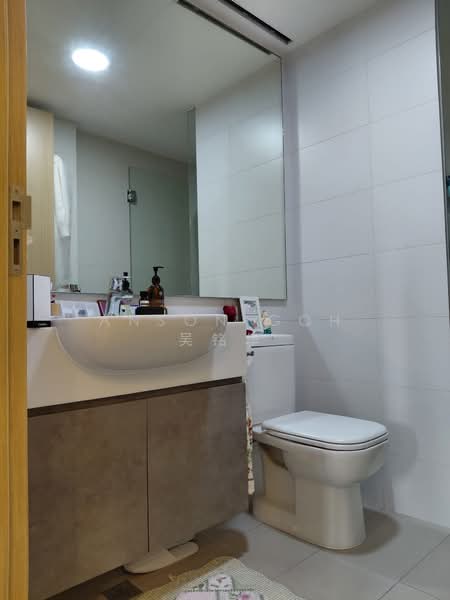 Ripple Bay Condominium For Sale at S$ 1,180,000 | PropertyGuru Singapore - Bathroom