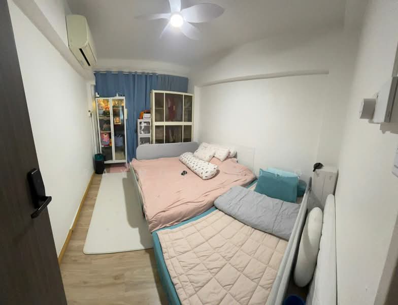 878 Yishun Street 81 HDB Flat For Sale at S$ 530,000 | PropertyGuru Singapore - Bedroom
