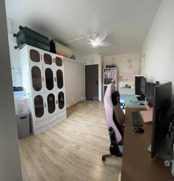 878 Yishun Street 81 HDB Flat For Sale at S$ 530,000 | PropertyGuru Singapore - Study