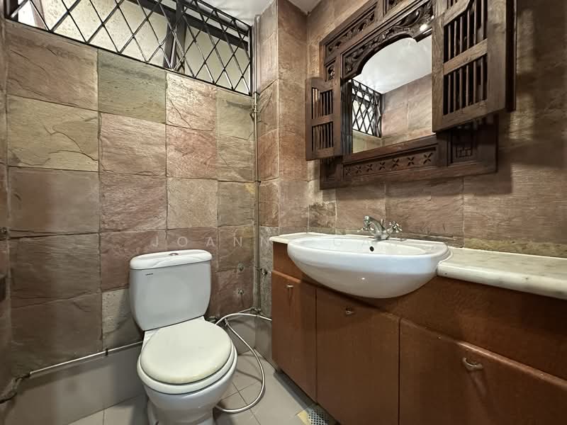 Villa Des Flores Condominium For Sale at S$ 3,880,000 | PropertyGuru Singapore - Bathroom