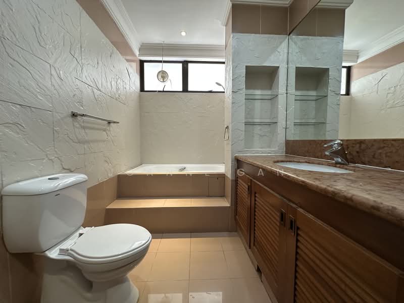 Villa Des Flores Condominium For Sale at S$ 3,880,000 | PropertyGuru Singapore - Bathroom