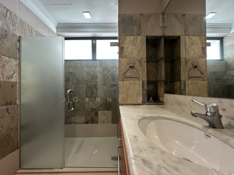 Villa Des Flores Condominium For Sale at S$ 3,880,000 | PropertyGuru Singapore - Bathroom