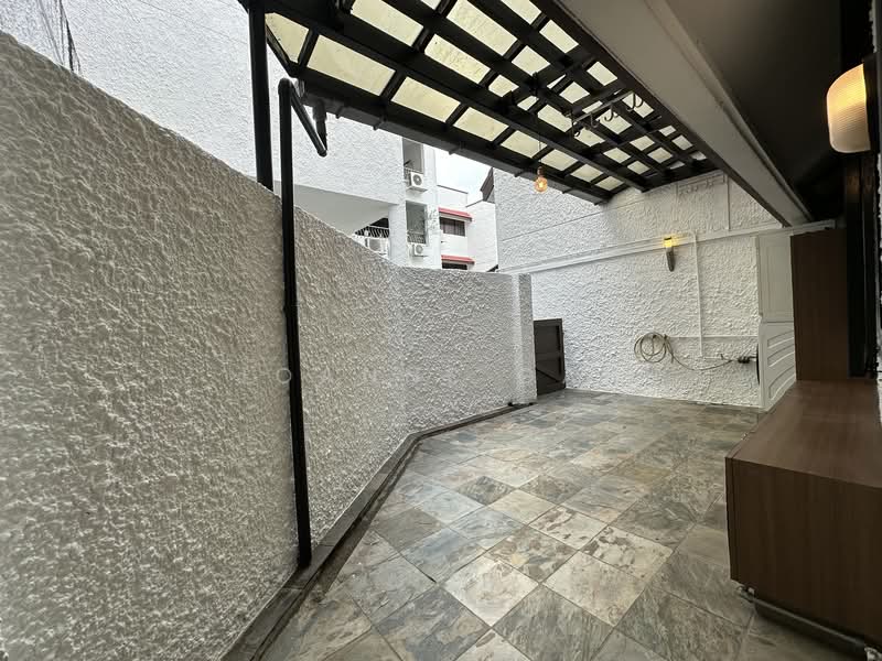 Villa Des Flores Condominium For Sale at S$ 3,880,000 | PropertyGuru Singapore - Exterior