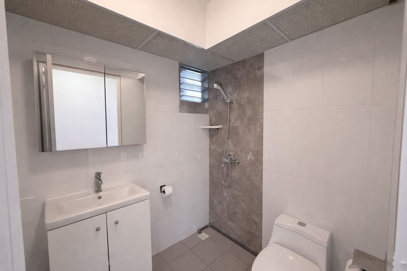 228A Ang Mo Kio Street 23 HDB Flat For Sale at S$ 1,250,000 | PropertyGuru Singapore - Bathroom