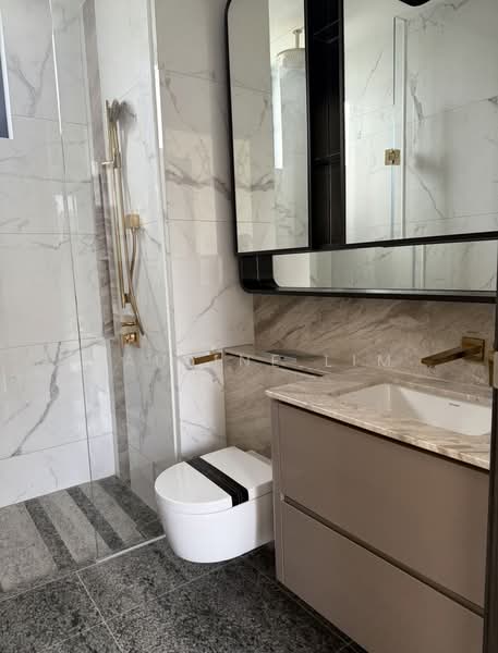 Perfect Ten Condominium For Sale at S$ 2,599,000 | PropertyGuru Singapore - Bathroom