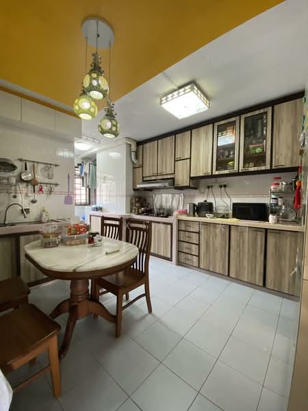 153 Yung Ho Road HDB Flat For Sale at S$ 560,000 | PropertyGuru Singapore - Kitchen