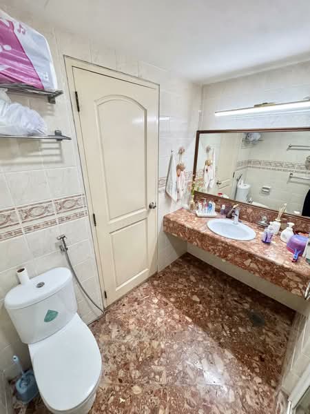 Meralodge Condominium For Sale at S$ 2,680,000 | PropertyGuru Singapore - Bathroom