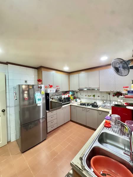 Meralodge Condominium For Sale at S$ 2,680,000 | PropertyGuru Singapore - Kitchen