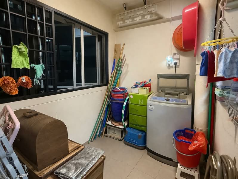 656 Jalan Tenaga HDB Flat For Sale at S$ 893,000 | PropertyGuru Singapore - yard