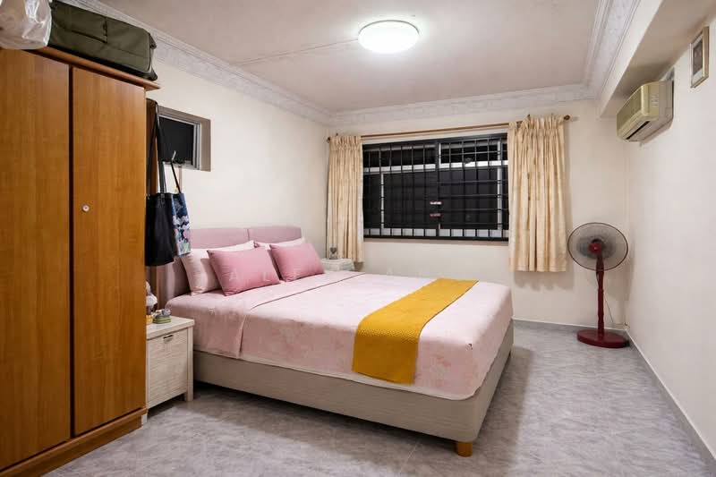 656 Jalan Tenaga HDB Flat For Sale at S$ 893,000 | PropertyGuru Singapore - master bedroom