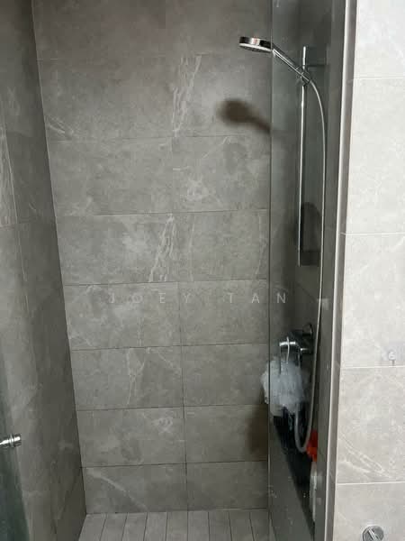 Midwood, 8 Hillview Rise, 2 Bedrooms, 700 sqft, Condominium For Rent, by Joey Tan, 500093516 - Bathroom - PropertyGuru.com.sg