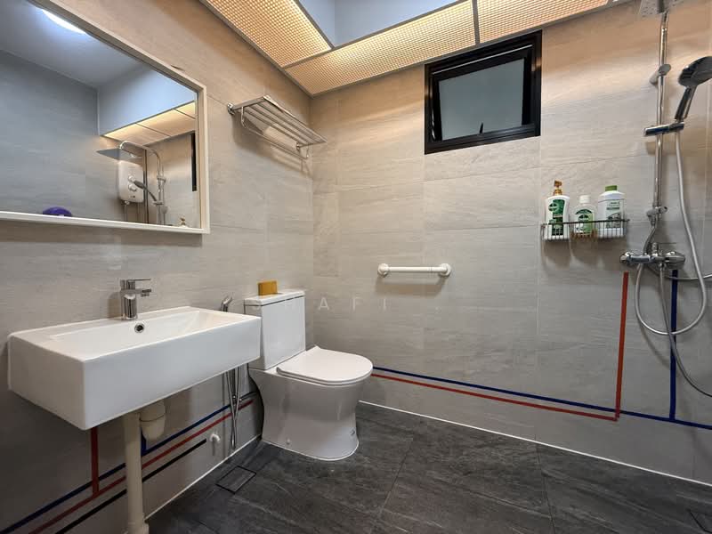 114A Plantation Crescent, 114A Plantation Crescent, 2 Bedrooms, 1,200 sqft, HDB Flat For Rent, by Shafi ., 500093526 - Common Bathroom - PropertyGuru.com.sg