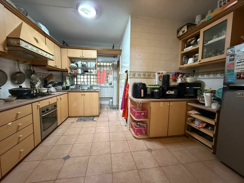 579 Pasir Ris Street 53 HDB Flat For Sale at S$ 1,000,000 | PropertyGuru Singapore - Kitchen