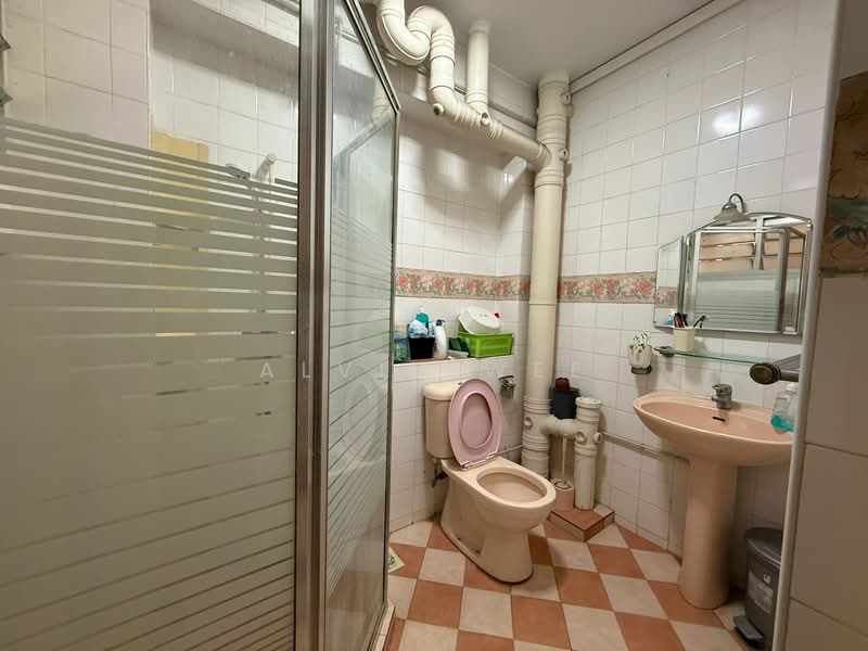 579 Pasir Ris Street 53 HDB Flat For Sale at S$ 1,000,000 | PropertyGuru Singapore - Bathroom