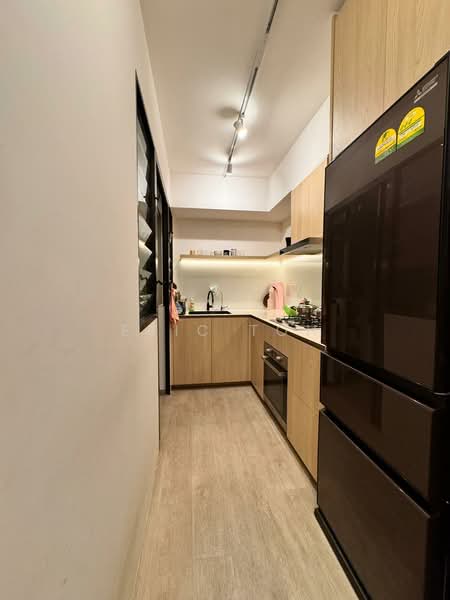 547B Bedok North Avenue 1 HDB Flat For Sale at S$ 655,000 | PropertyGuru Singapore - Kitchen