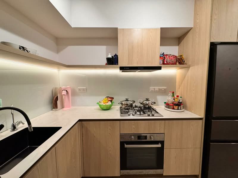 547B Bedok North Avenue 1 HDB Flat For Sale at S$ 655,000 | PropertyGuru Singapore - Kitchen